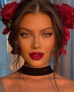 Red Lipstick Makeup Looks, Red Lipstick Shades, Maquillage On Fleek, Eyeliner Tips, Red Lipstick Makeup, Date Night Makeup, Beauty Night, Red Lip Makeup, Makeup Transformation