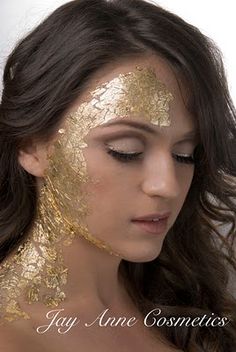 Gold Costume Ideas, Mardi Gras Makeup, Ice Angel, Festival Makeup Glitter, Gold Costume, Linda Hallberg, Gold Leaf Art