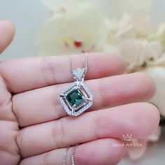 "Emerald Jewelry Tiny Square Royal Flower Style Unique Artisan design Full Sterling Silver Made Luxury Gemstone Jewelry ◆◆Pendant Main stone:6mm created emerald gemstone Pendant Height ( include bail) : 24mm Pendant Holder (bezel & Bail) : Solid 925 Sterling Silver Accent Stone: Sim Diamond ◆◆ Necklace chain : Platinum coated 925 sterling silver Box Chain with length option from 16\" ~20\". The model wearing the default size 18\". 16 inch ≈ 40cm 18 inch ≈ 45cm 20 inch ≈ 50cm ◆◆Please pay att Royal Diamond, Emerald Style, Peridot Necklace, Flower Style, Emerald Pendant, May Birthstone, Emerald Necklace, Silver Box, Artisan Design