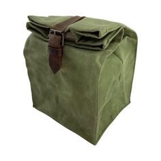 Handmade from durable waxed canvas and premium rustic leather offer an attractive addition for bringing lunch to work, school, picnics or camping. Waterproof and easy to clean Waxed Canvas Lunch Bag, Honey Bourbon, Lunch Table, Canvas Lunch Bag, Iron Holder, Case Knives, Pen Organization, Juice Boxes, Tool Sheds