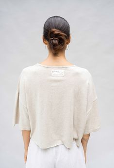 This relaxed-fit cropped tee features a wide neckline, complemented by an external label on the back for added style. Crafted from lightweight and breathable hemp cotton fabric with a unique slub texture, it softens with every wash. Relaxed Fit Cropped T-shirt, Short Sleeve Linen T-shirt For Loungewear, Effortless Relaxed Fit Crop Top, Effortless Boxy Fit T-shirt, Soft-washed Boxy Fit Tops For Loungewear, Effortless Soft-washed Top For Loungewear, Organic Cotton Crew Neck Cropped T-shirt For Summer, Soft-washed Relaxed Fit Cropped T-shirt For Everyday, Soft-washed Boxy Tops For Everyday