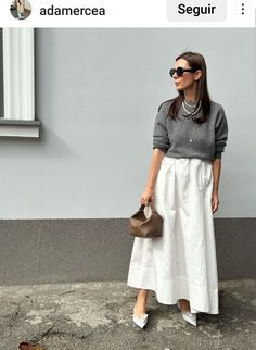 White Poplin Skirt Outfit, Poplin Skirt Outfit, Balloon Skirt Outfit, New Look Fashion, Mum Fashion, Street Style Blog, What To Wear Today, Paris Outfits, Classy Casual Outfits