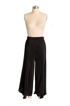 Introducing the "SLINK PANTS," a chic pair of pants with accordion-pleated fabric that adds texture and movement to your look. The pants, with their unique triangular hemline and cropped length, provide a sophisticated touch that's perfect for any occasion. The accordion pleats and variegated lines on the panels add a graceful flow and visual interest. PERFECT for all seasons and fluctuations, these pants will serve you always. Revel in the Details byVINNIK "SLINK SET" in Japanese Accordion Plea Hollywood Gowns, Grommet Dress, Office Details, Duster Dress, Contemporary Costumes, Accordion Pleats, Garment Workers, Influential Women, Slow Fashion Movement