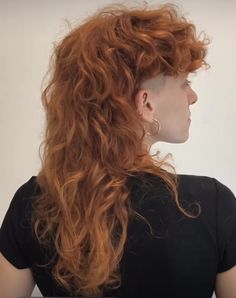 Curly Mullet, Epic Hair, Mullet Haircut, Mullet Hairstyle, Haircut Inspiration, Peinados Fáciles Para Cabello Corto, Alternative Hair, Curly Hair Cuts, Dope Hairstyles