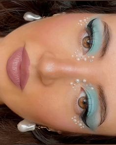 Difficulty: Medium  Mermaid teal makeup  Mermaid makeup   • Glitters  • Pearls  • fake eyelashes glue  • Fake lashes  • Teal eyeshadow  • Black eyeliner   • Inner corner champagne eyeshadow Mermaid Rhinestone Makeup, Fairy Blue Makeup, Ocean Eyeshadow Look, Mermaid Makeup With Pearls, Mermaid Makeup Pearls, Beach Themed Makeup, Mermaid Makeup Purple, Mermaid Scale Makeup, Mermaid Chappell Roan