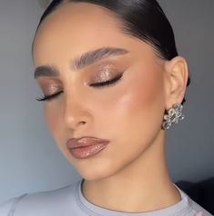 Bride With Jewelry, Bridesmaid Makeup For Hooded Eyes, Bride Makeup Brown Eyes Brunettes Soft Glam, Makeup For Silver Jewelry, Engagement Make Up, Champagne Dress Makeup Look, Cream Makeup Looks, Bronzy Glowy Makeup, Oktoberfest Makeup