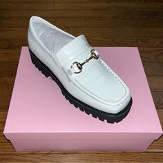 Intentionally Blank White Leather Upper & Black Sole Style: Hk2 Loafers Croc Embossed Lug Sole Size: Women’s Size 5 Leather Croc Embossed Heavy Lugged Sole Memory Foam Cushioning 1.5” Heel 1” Platform Leather Upper & Lining Synthetic Sole Imported New In The Box Smoke & Pet Free Home Shipping Daily: Monday - Friday Bundle Your Likes For A Private Offer Please Ask Questions Trendy White Synthetic Platform Loafers, Trendy White Leather Platform Loafers, Chic White Platform Loafers, White Synthetic Slip-on Platform Loafers, White Platform Loafers For Office, Trendy White Slip-on Platform Loafers, Trendy White Platform Loafers For Office, White Leather Loafers With Lug Sole, White Platform Loafers With Lug Sole For Work