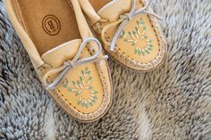 a pair of yellow shoes sitting on top of a rug