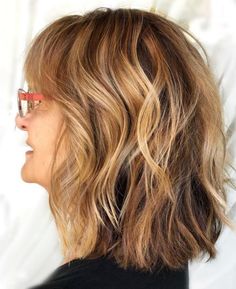 Medium Wavy Hairstyle For Thick Hair Over 50 Curling Shoulder Length Hair, Shoulder Length Hair Men, Shoulder Length Hair Balayage, Brown Shoulder Length Hair, Short Shoulder Length Hair, Thick Hair Over 50, Shoulder Length Hair With Bangs, Layered Haircuts Shoulder Length, Hairstyles For Thick Hair