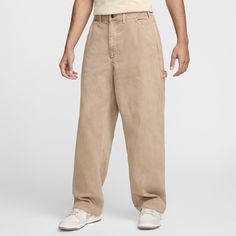 Designed for durability, these carpenter pants are made with heavyweight cotton twill that stands up to routine wear. Their relaxed fit and numerous pockets give them a classic, functional feel. Classic Menswear, Carpenter Pants, Style Classic, Cotton Twill, Straight Leg, Trousers, Relaxed Fit, Free Delivery, Nike