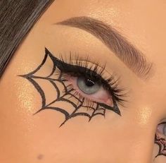 Halloween Make Up Woman Easy, Halloween Mackup Ideas Easy, East Halloween Makeup Ideas, Spider Themed Makeup, Hallowen Meka Up, Small Halloween Makeup, Make Up Halloween Easy Makeup Ideas, Haloween Mackup Ideas Simple, Spider Web Makeup Easy