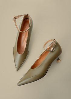 'Je la connais' Tours shoes in Olive green are pointed toe shape with detailed design on the front of the upper. The strap of the shoes is flexible. Tonal stacked leather heel. Leather and rubber outsole in beige.  Details: * Composition - Upper: Cow Leather - Lining: Pigskin, kip - Sole: Leather, Rubber *Heel Height: Shoes With Straps, 2025 Wedding, Parisienne Chic, Shoes Heels Classy, Classy Shoes, Heels Classy, Green Fits, Elegant Shoes, Looks Chic