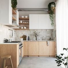 Modern Two-Tone Kitchen Dapur Skandinavia, Japandi Kitchen Design, Japandi Kitchen, Scandi Kitchen, Minimal Kitchen, Minimalist Kitchen Design