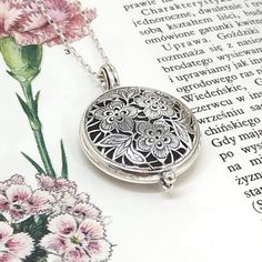 Flowers Locket Necklace FREE CUSTOM Engraving Personalised - Etsy Hair Locks, Sister Wife, Memorial Necklace, Silver Lockets, Exclusive Gift, Rolo Chain, Locket Necklace, Custom Engraving, Locket