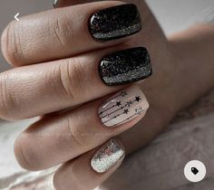 Black Professional Nails, Nye Nails Short, January Dip Nails, New Years Nails 2023 Trends, New Years Nails 2022 Trends, New Years Nails, December Nails, Amazing Nails, Christmas Gel Nails