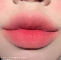 Korean Pink Lips, Bold Lipstick Makeup, Pink Lipstick Makeup, Botox Lips, Korean Lips, Lip Art Makeup, Korean Makeup Look, Plump Lips, Korean Eye Makeup