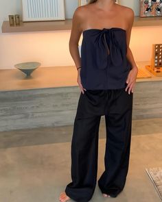 Obsessed w the way @zoelee.__ tied the single knot top 🫶🫶 Going Out Long Sleeve Tops, Thanksgiving Party Outfits, Spring 2025 Fashion, Navy Blue And Black Outfits, Black Game Day Outfit, Day Party Outfit, Chic Dinner Outfit, Dinner Party Outfit, Black Top Outfit