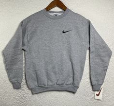 Nike Crewneck Outfit, Crewneck Outfit Men, 90s Mens Fashion, Nike Vintage Crewneck, Soft Masc, Vintage Nike Sweater, Crewneck Outfit, Nike Crewneck Sweatshirt, Aesthetic Hoodies