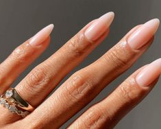 Nails Ideas For Fall, Chrome Nails Ideas, Monochromatic Nails, Almond Nail Ideas, Bald Head Women, Neon Green Nails, Statement Nail