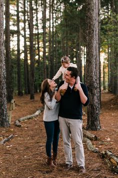 Redwood Photoshoot Family, Family Photos With Trees, Family Photos In The Woods Outfits, Family Pictures In The Woods, Pine Forest Family Photoshoot, Pine Tree Family Photos, Family Photos In Forest, Family Photo Forest