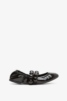 Patent black leather ballet flats from Alaïa. The Sphere flats feature double elastic straps adorned with leather covered half-spheres complete with a soft elastic piping for a comfortable and low-cut fit.Leather soleTrue to sizeMade in Italy Black Leather Ballet Flats, Leather Ballet Flats, Ballerinas, Leather Cover, Low Cut, Ballet Flats, Piping, Patent Leather, Fashion Inspo