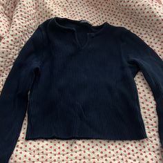 Brand New Condition Spring Navy Ribbed Top, Spring Ribbed Navy Tops, Navy Ribbed Tops For Spring, Trendy Blue Top With Ribbed Collar, Navy Ribbed Long Sleeve Top, Blue Top With Ribbed Neckline For Winter, Navy Long Sleeve Ribbed Top, Brandy Melville Winter, Outfit Info