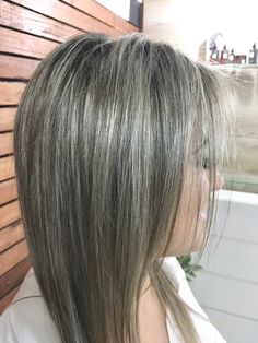 Brunette Hair With Highlights, Short Hair Pixie Cuts, Blending Gray Hair, Brown Hair Balayage, Mom Hairstyles, Gray Hair, Shampoos, Brunette Hair, Grey Hair