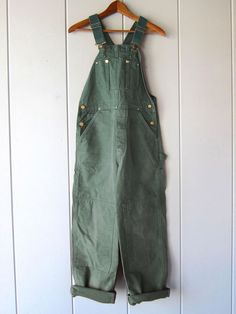 Carpenter Overalls Outfit, Cathartic Overalls Outfit, Utility Fashion Woman, Gardening Outfits For Women, Farm Work Outfit, Gardener Aesthetic Outfit, Homestead Outfits, Farmgirl Outfits, Green Overalls Outfits