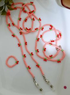 Seed Bead Necklace Aesthetic, Aesthetic Beaded Jewelry, Bead Lanyard, Diy Collier, Bead Charms Diy, Bead Ideas