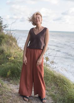 "Wide linen pants - a team of elegance and convenience serves you everywhere: at home, in the city, during vacation. A perfect choice for warm season, active days, and every moment you wish efortless, feminine look. This garment is true to size. We recommend choosing the size you normally wear in order to achieve the relaxed and easy fit as shown on the model. DETAILS - Side seam pockets - Wide, comfortable elastic waistband - 100% midweight European softened (washed) linen fabric - Oeko Tex cer Terracotta Pants, Linen Summer Pants, Wide Linen Pants, Linen Palazzo Pants, Summer Linen Pants, Wide Leg Linen Trousers, Linen Summer, Summer Pants, Pantalon Large