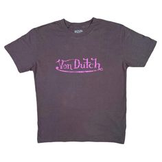 Von Dutch Signature Pink Logo Chocolate Short Sleeve Baby Tee New In Packaging / Never Worn Size Large Pit To Pit 18” Shoulders 16” Length 23 Sleeves 7” Chocolate Brown Short Sleeve Tee Crew Neckline Signature Pink Von Dutch Logo Printed On Front Blank Back Baby Tee Style 100% Cotton Made In Peru Machine Washable Dutch Clothing, Chocolate Logo, Peach Shorts, Baby Tees Y2k, Baby Fits, Light Blue Shorts, Von Dutch, Purple T Shirts, Pink Logo