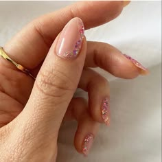 Pearl Sparkle Nails, Cute Nails With Gems, 2025 Nails, Nail Art Tutorials, Cirque Colors, Nail Art Glitter, Nude Nail, Subtle Nails