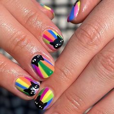 That’s Handy Nails & Education 💅 on Instagram: "Rainbow cat nails 🐈‍⬛🌈🐈‍⬛🌈🐈‍⬛ can you spot the two cats with white stripes and a pink nose as a nod to the clients cats! A recreation of epic work by @heynicenails 🫶🫶🫶🫶 #catnails #rainbownails" Nails Cat Design, Kitty Cat Nails, Cat Nails Design, Nails Education, Cat Manicure, Unusual Nails, Play Closet, Trippy Nails