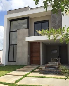 a modern house is shown in the daytime