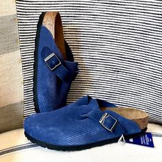 Birkenstock Boston Embossed Corduroy Clog Indigo Blue Suede New With Tags * No Box * Size: 37 / 6 Retail Price: $145.00 Suede * Black Sole * These Birks Are Medium / Narrow And Fit Regular Size Width Shoes Birkenstock, Birkenstock Boston, Birkenstock Shoes, Blue Suede, Indigo Blue, Mule Clogs, Mules Shoes, Birkenstock, Clogs