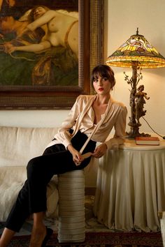 사진 촬영 포즈, Slow Fashion Brands, Foto Poses, Bow Blouse, Old Money Aesthetic, Looks Chic, 가을 패션, Mode Inspiration, Looks Vintage