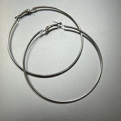 Silver Large Hoop Earrings Circle Endless Huggie Big Hoops Earring 50/60/70/90mm For Women Girls. Condition: Never Worn Kate Spade Earrings Stud, Dior Earrings, Oversized Earrings, Dainty Hoop Earrings, Earrings Circle, Crystal Chandelier Earrings, Abstract Earrings, Big Hoop Earrings, Kate Spade Earrings