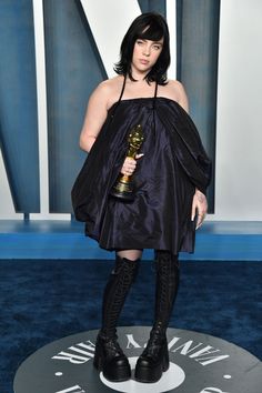 Oscars Fashion, Grunge Looks, Billie Eilish Outfits, Gucci Gown, Red Carpet Look, Red Carpet Gowns, Black Tie Dress