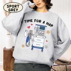 "Funny Anesthesia Machine Nurse Shirt, Nursing, SRNA, CRNA, Perioperative, Operating Room, Surgery, Surgical Nurse, Surgical Tech, RNFA Welcome to Macievision Shop! I am so happy to see you here. HOW TO ORDER 1. Select the shirt 𝗦𝘁𝘆𝗹𝗲 2. Select the 𝗦𝗶𝘇𝗲 3. Select the shirt color 4. Select the quantity, 5. Click 𝗔𝗗𝗗 𝗧𝗢 𝗖𝗔𝗥𝗧. If you want to buy more than one, please go back to the listing and repeat the steps. \"If you have any question, please send us a message.\" BRAND If you want a specific brand, please send us a message right after you place the order. Otherwise, we will send you the t-shirt according to what we have in stock. SIZE CHART We suggest you choose the size you usually wear. They are true to size. CARE INSTRUCTIONS Turn the sweatshirt inside out before washi Scrub Tech Shirts, Nurse Tech Tshirts, Surgical Nurse Shirt, Scrub Tech Memes, Critical Care Nurse Shirt, Sweater Drying Rack, Surgical Tech, Operating Room, Crew Shirt