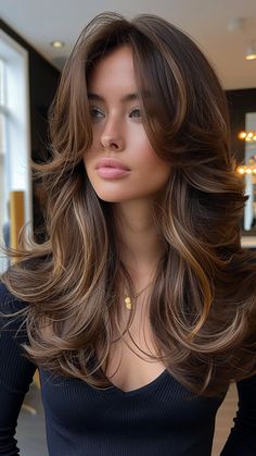 22 Hairstyles Featuring Stunning Curtain Bangs Sanggul Modern, Haircuts For Long Hair With Layers, Hair Inspiration Long, Layered Haircuts For Medium Hair, Hairstyles For Layered Hair, Haircuts For Medium Hair