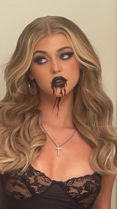 Halloween Makeup Blood, Vampire Costume Women, Pelottava Halloween, Maquillage Halloween Simple, Vampire Halloween Costume, Vampire Bride, Cute Halloween Makeup