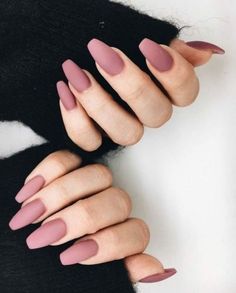 30 jolies manucures à adopter cette rentrée #manucure #ongles #vernis #beauté #maquillage #rentrée #automne #aufeminin #nailart Contortion Training, Classy Nail Art, Mauve Nails, Matte Nail Polish, Manicure Tips, Nail Colour, Basic Nails, Rose Nails, Shellac Nails