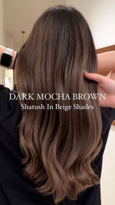 DW CREATIVE GROUP on Instagram: "Dark Mocha Brown 🐻🤎 SHATUSH in Beige shades ✨ See how we created a blend of brown with subtle transitions of SHATUSH highlights 🔝 Thanks to this technique, the highlights are placed below the roots, giving the color a very natural look 🫶🏻 #beige #brownhaircolor #hairhighlights #shatushhair #hairdone #hairtutorial #hairtrends #beigebrown ________________________________________________________________________ Dark Mocha Brown 🐻🤎 SHATUSH w Beżowych odcieniach ✨ Zobacz, jak stworzyliśmy połączenie brązu z delikatnym przejściem refleksami SHATUSH 🔝 Dzięki tej metodzie refleksy znajdują się poniżej odrostu, co sprawia, że kolor wygląda bardzo naturalnie 🫶🏻 Która z Was myślała kiedyś o takim odcieniu 🔝✨?" Brunette Base Color, Brown Hair Mocha Highlights, Subtle Brunette Babylights, Neutral Golden Brown Hair, Brown Hair Colors Neutral, Mocha Brown Hair Highlights, Walnut Highlights Hair Dark Brown, Beige Brunette Hair Balayage, Neutral Light Brown Hair With Highlights