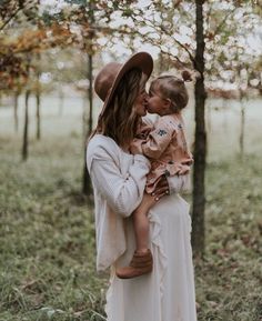 pinterest || @topazz22 Easy Quotes, Family Maternity Pictures, Quotes Relatable, Family Maternity Photos, Fall Family Photo Outfits, Maternity Photoshoot Poses, Hindi Video, Maternity Photography Poses, Mommy Daughter