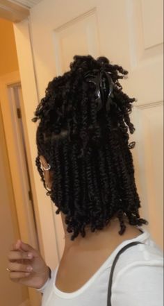 Twist Braids Natural Hairstyles, Styles With Twists Natural Hair, Two Strand Twist Black Woman, How To Stretch Twists, Afro Hairstyles Braids Natural Hair, Mini Twist Hairstyles For Black Women, Mini Braids With Natural Hair, Natural Twist For Black Women, Black Twists Hairstyles