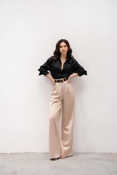 Cloth Style For Women, Women’s Trousers Style, Business Casual Outfits For Event, Women Pants Wedding Guest, Elegant Business Woman Outfit, Champagne Satin Pants Outfit, Fall Beige Outfit, Wedding Guest Women Pants, Silky Wide Leg Pants Outfit