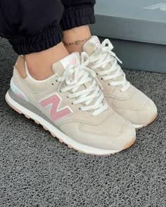 New Balance 500 Outfit Women, New Balances, Athleisure Shoes, Back To School Shoes, Trendy Shoes Sneakers, Pretty Shoes Sneakers, Fresh Shoes