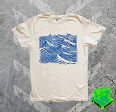 COMFORT COLORS This beautiful one of a kind Vintage Ocean Sea Waves shirt is so comfy and aesthetic, you're gonna absolutely love it and your friends/fam will probably be jealous. This shirt also makes the perfect gift! THE SPECS - High quality comfort colors T shirt - Comfortable unisex relaxed fit - 100% ringspun cotton - softwashed and pre-shrunk - U.S CTP ethical and sustainable production - Double Needle stitching - Professional high quality print - Relaxed fit (True to size) - For baggy fi Water Shirt, Ocean Shirt, Vintage Ocean, Style Graphic Tee, Gifts For Surfers, Surf Shirt, Screen Printing Shirts, Sea Waves, Tee Design