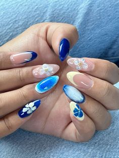 Blue Art Nails, Sea Animal Nails, Funky Blue Nails, Bluey Nail Ideas, Blueberry Nails, Summer Nails Blue, Halloween Acrylic Nails