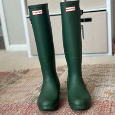 Worn For A Few Hours, Sat In A Closet For 8 Mo. Hunter Green Boots, Vintage Hunter Boots, Hunter Boots Green, Hunter Refined Boots, Hunter Boots Red, Hunter Shoes, Women Hunters, Winter Rain, Hunter Green